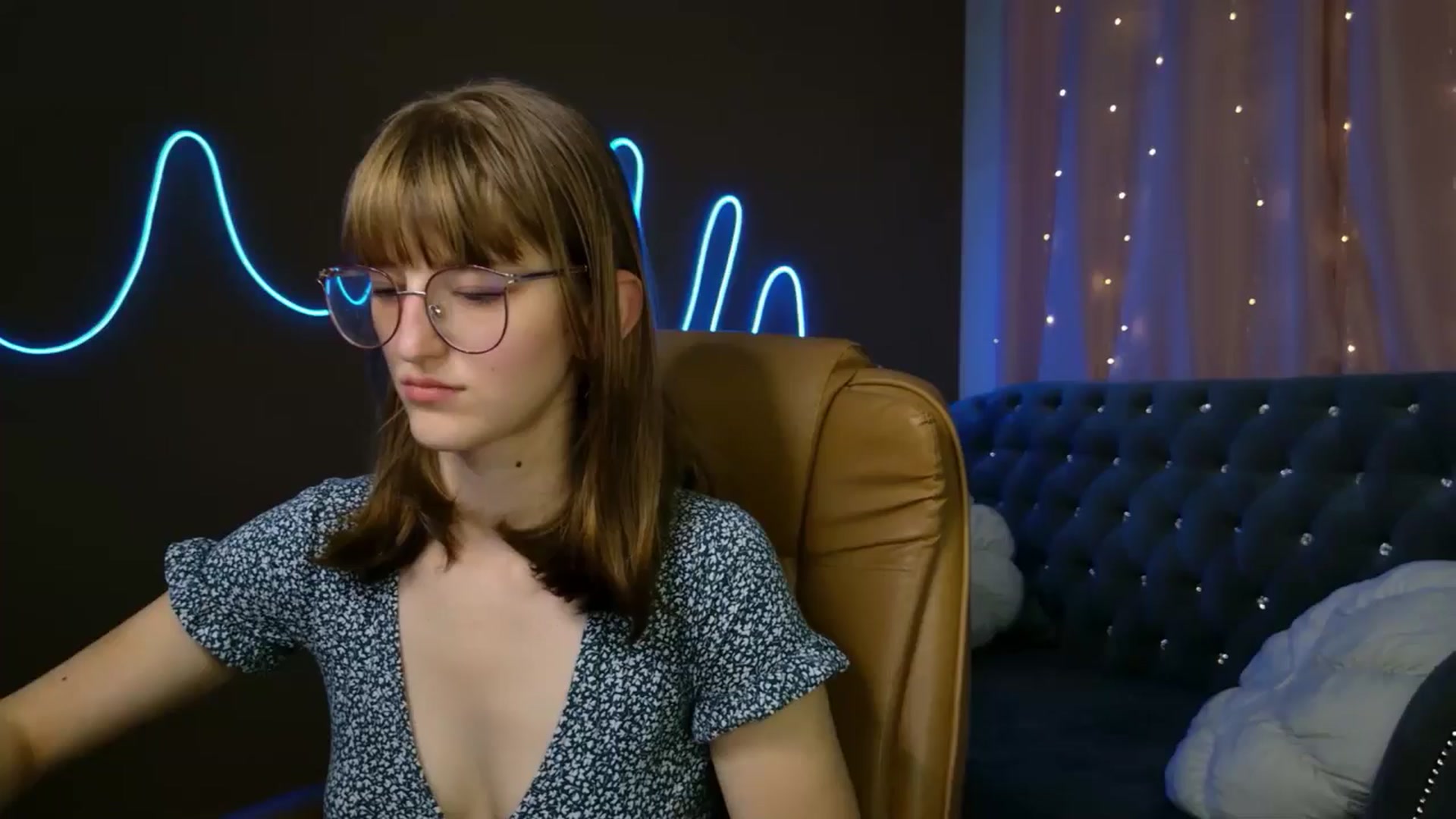 Gallery image thumbnail from EmyLure's myfreecams stream on, 09/23/2025, 17:11 image 8 of 20