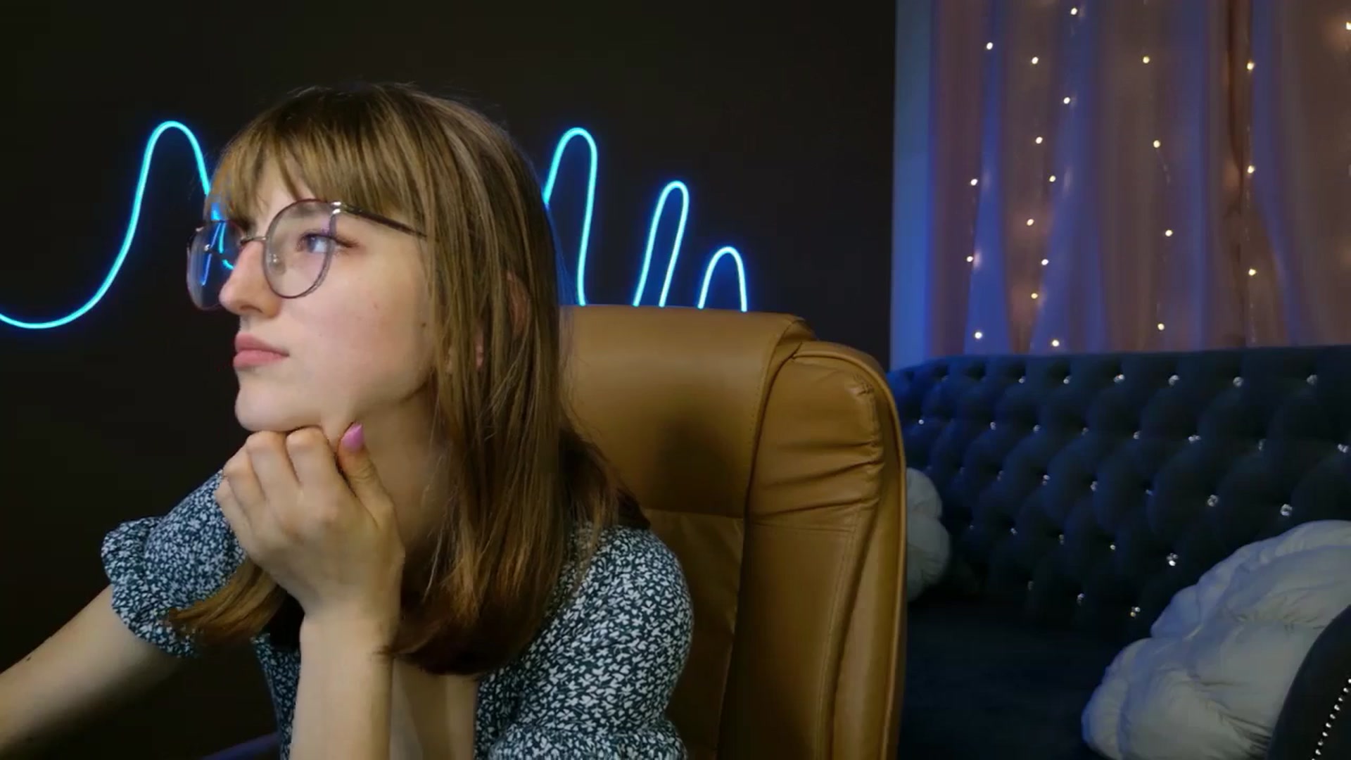 Gallery image thumbnail from EmyLure's myfreecams stream on, 09/23/2025, 17:11 image 14 of 20