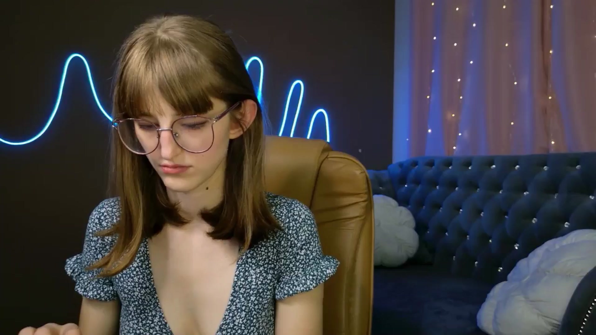 Gallery image thumbnail from EmyLure's myfreecams stream on, 09/23/2025, 17:11 image 15 of 20