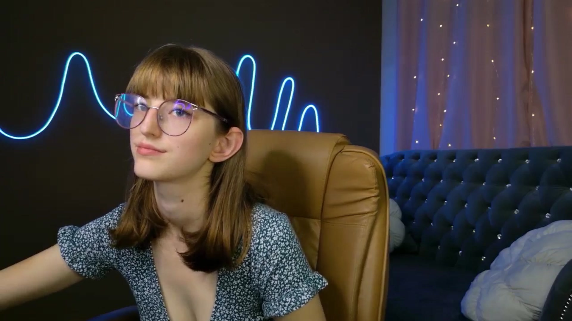 Gallery image thumbnail from EmyLure's myfreecams stream on, 09/23/2025, 17:11 image 4 of 20