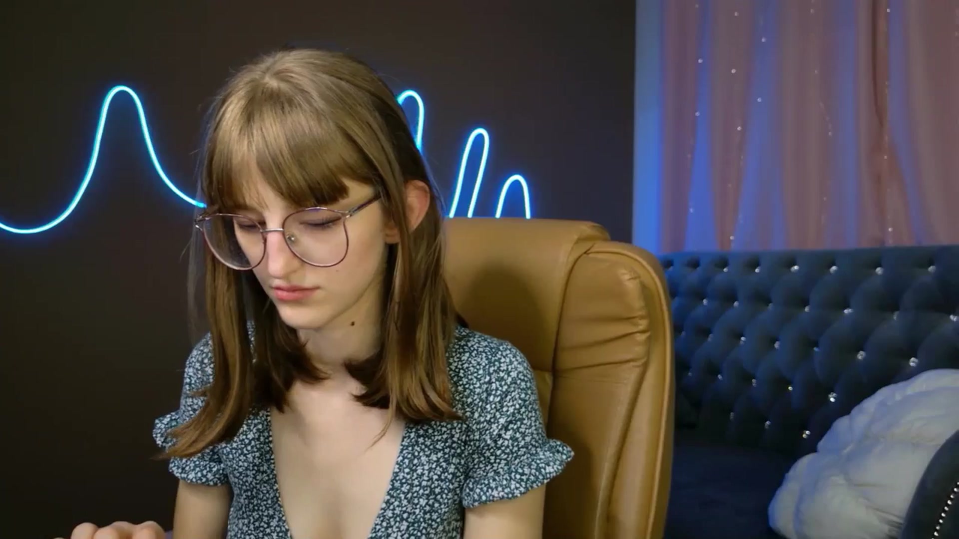 Gallery image thumbnail from EmyLure's myfreecams stream on, 09/23/2025, 17:11 image 16 of 20