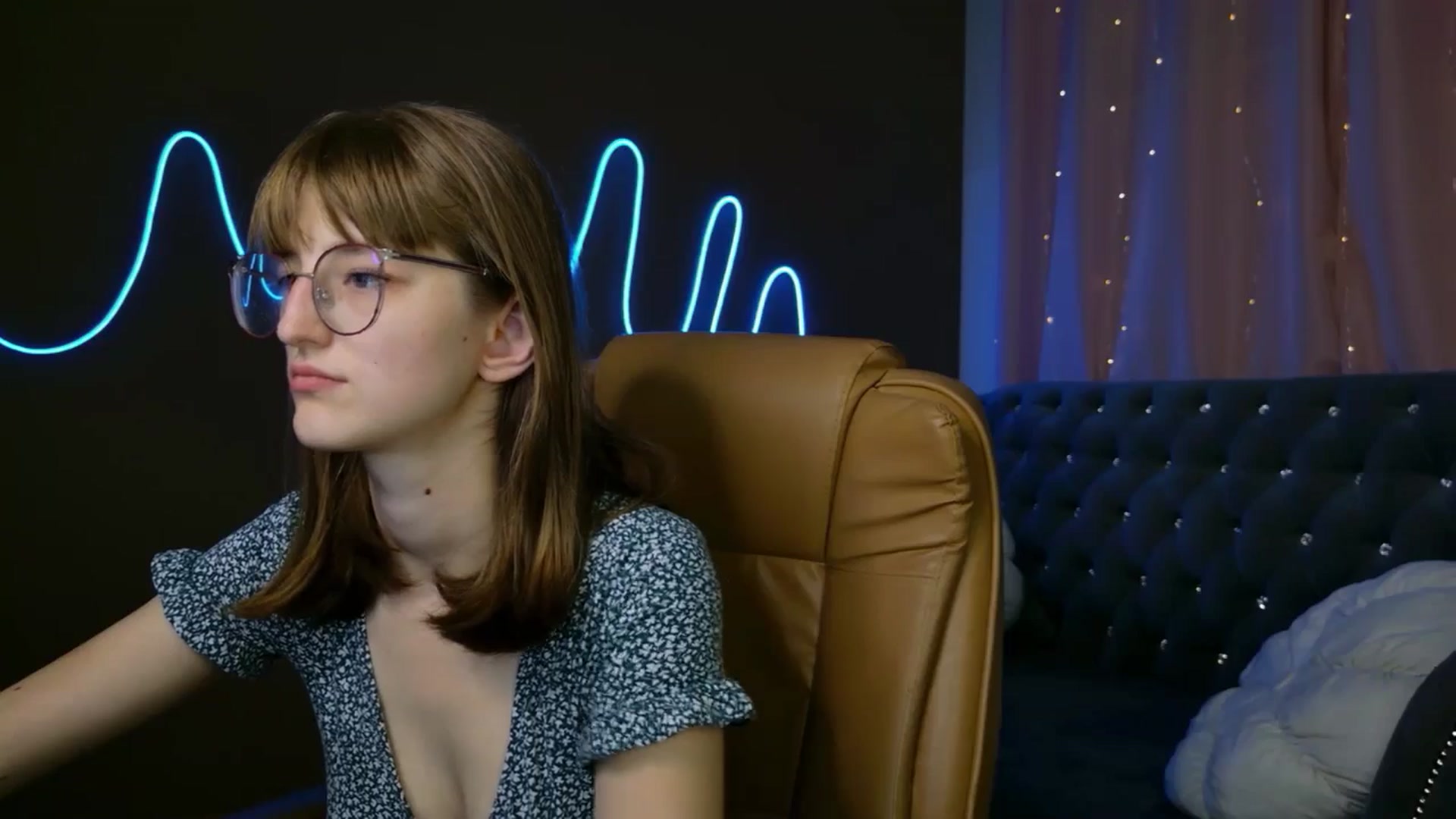 Gallery image thumbnail from EmyLure's myfreecams stream on, 09/23/2025, 17:11 image 12 of 20