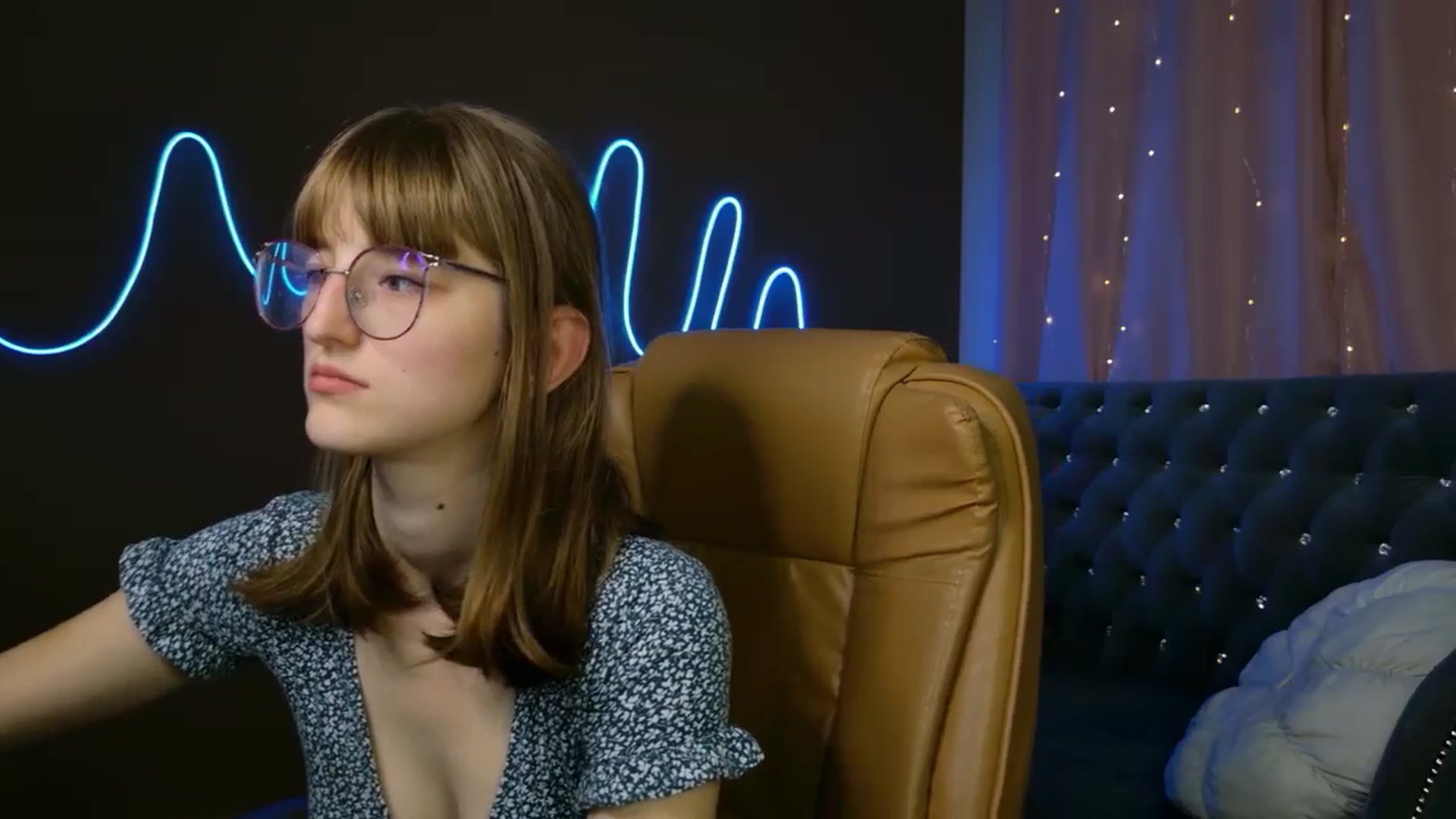 Gallery image thumbnail from EmyLure's myfreecams stream on, 09/23/2025, 17:11 image 17 of 20