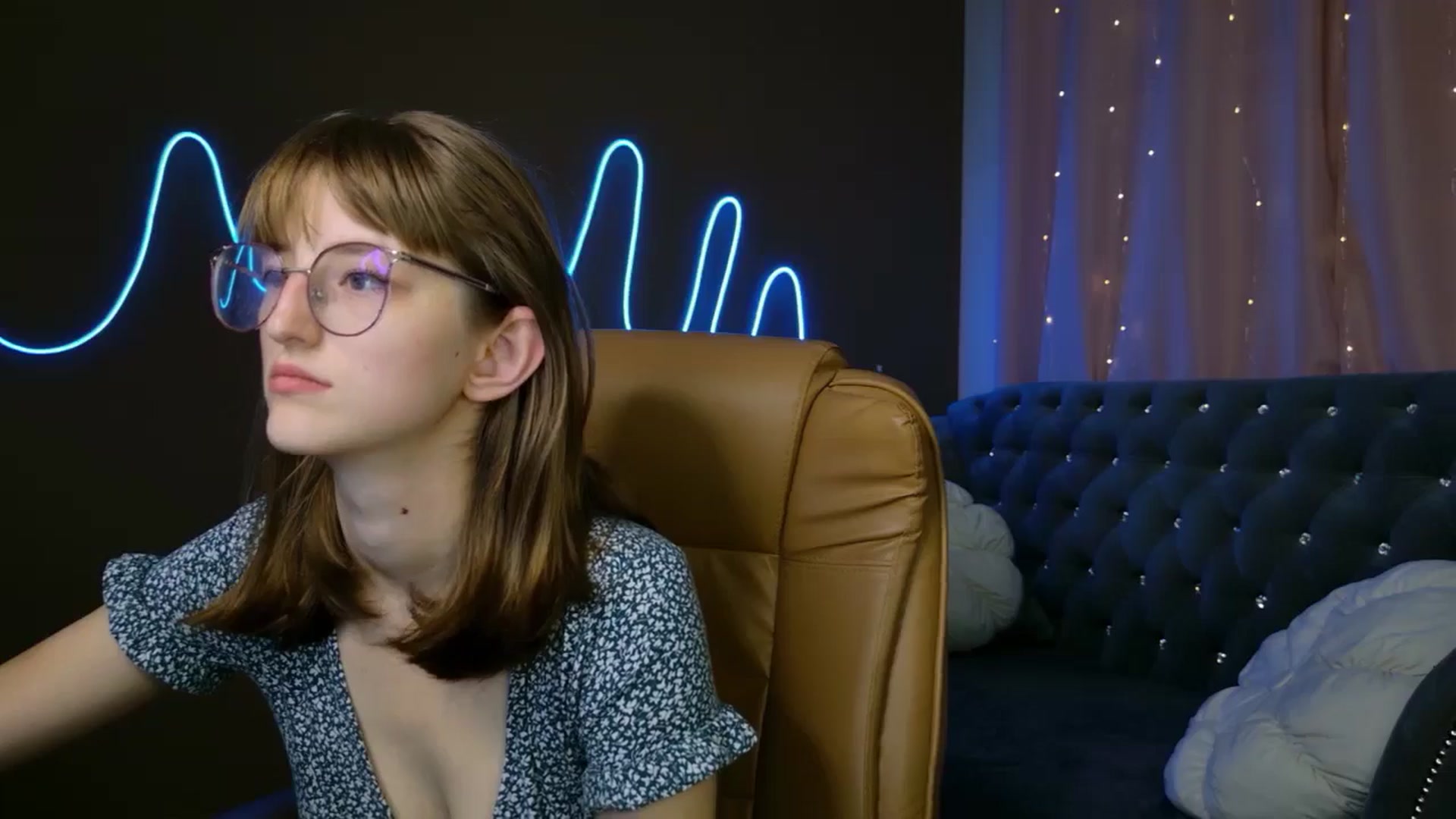 Gallery image thumbnail from EmyLure's myfreecams stream on, 09/23/2025, 17:11 image 10 of 20