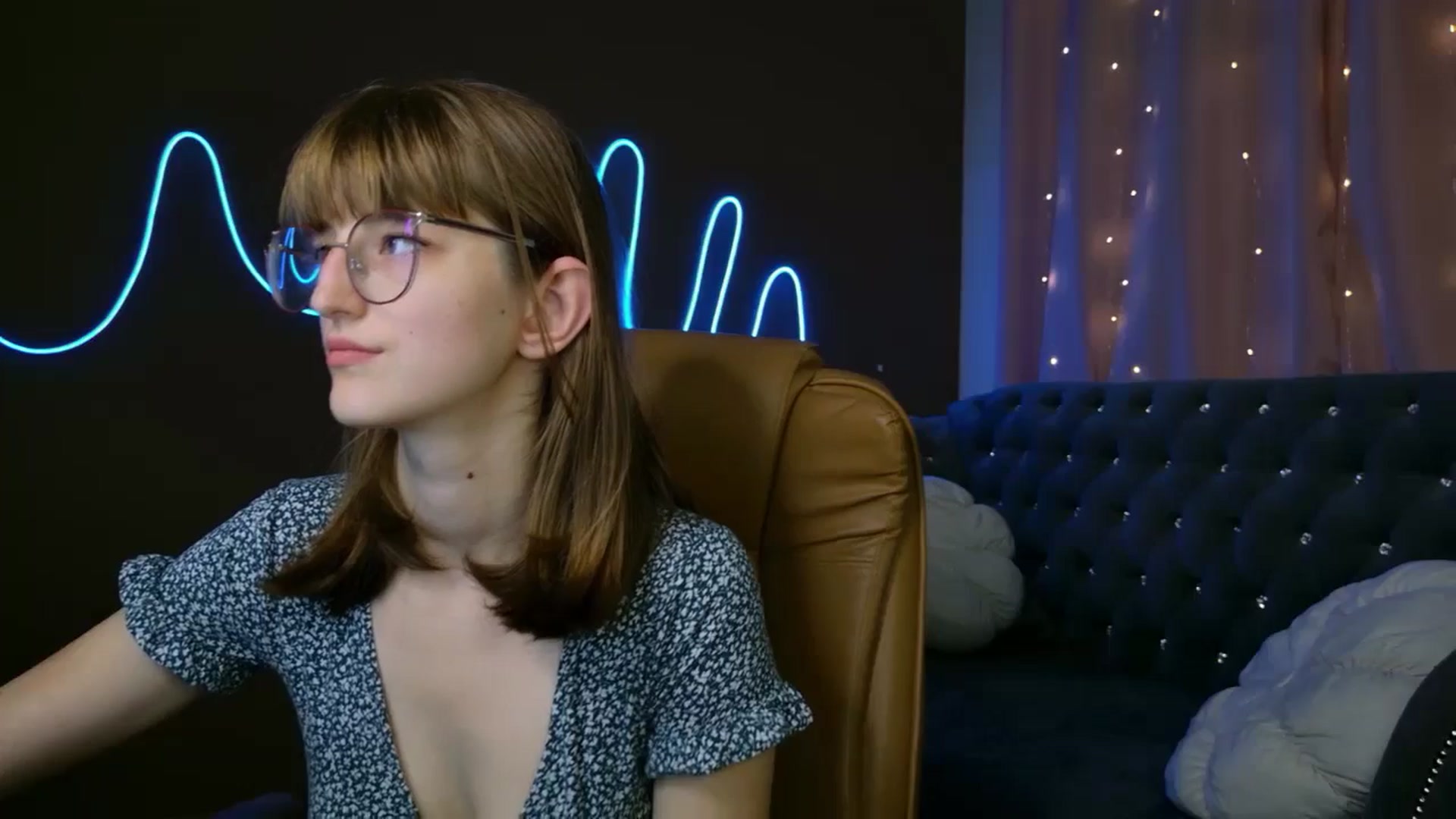 Gallery image thumbnail from EmyLure's myfreecams stream on, 09/23/2025, 17:11 image 9 of 20