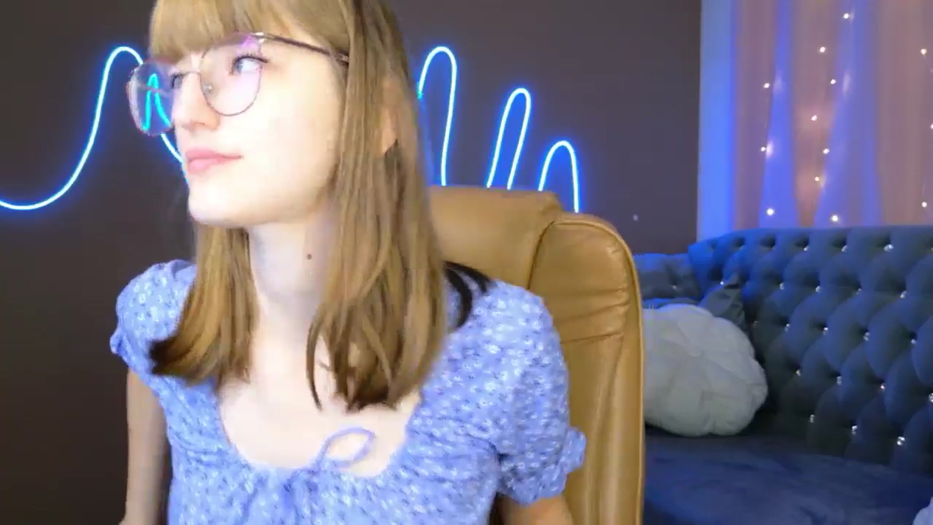 Gallery image thumbnail from EmyLure's myfreecams stream on, 09/25/2025, 15:57 image 5 of 20