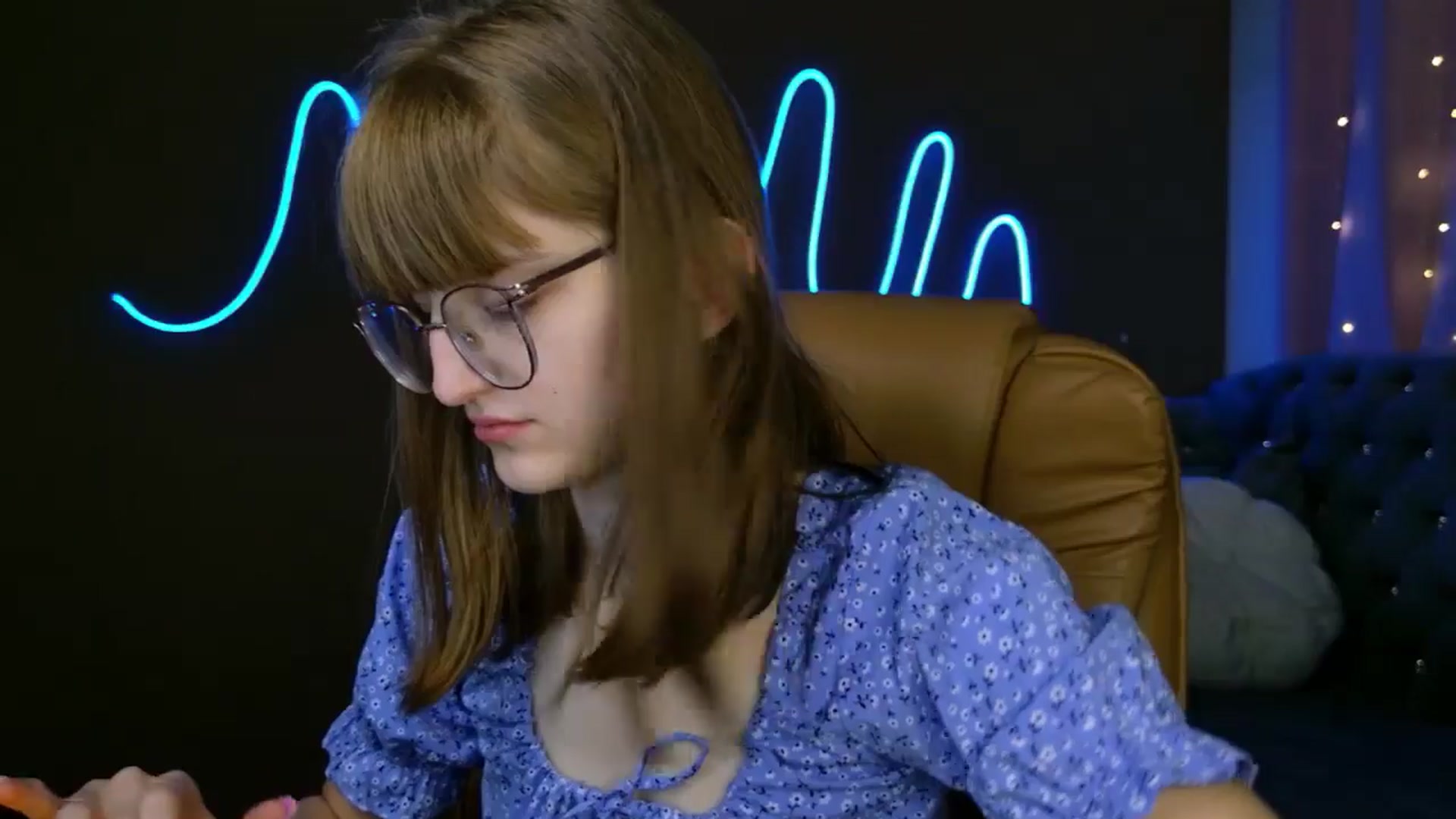 Gallery image thumbnail from EmyLure's myfreecams stream on, 09/25/2025, 15:57 image 13 of 20