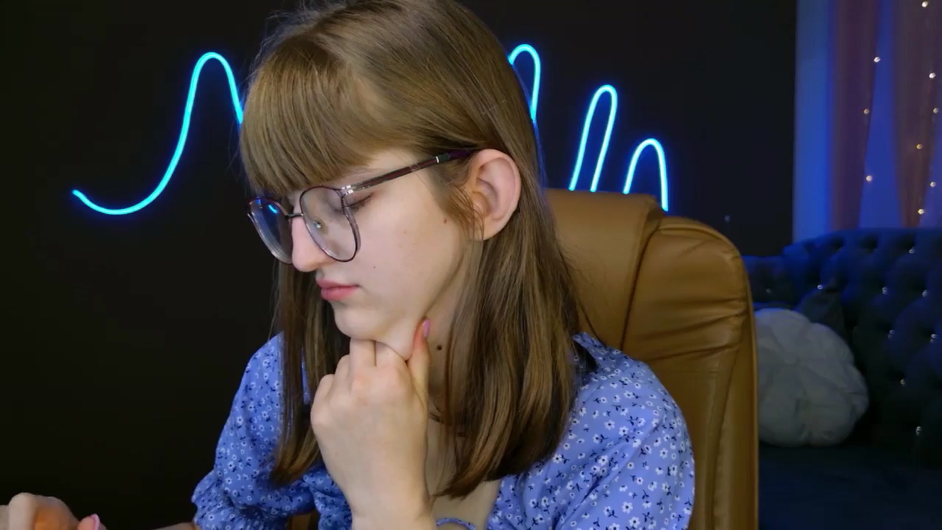 Gallery image thumbnail from EmyLure's myfreecams stream on, 09/25/2025, 15:57 image 14 of 20