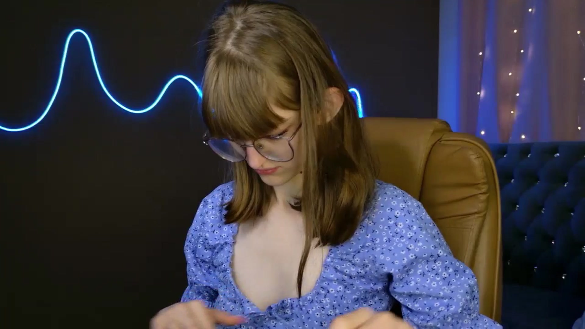 Gallery image thumbnail from EmyLure's myfreecams stream on, 09/25/2025, 15:57 image 3 of 20