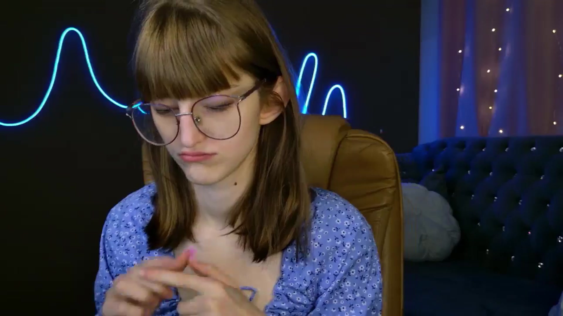 Gallery image thumbnail from EmyLure's myfreecams stream on, 09/25/2025, 15:57 image 7 of 20