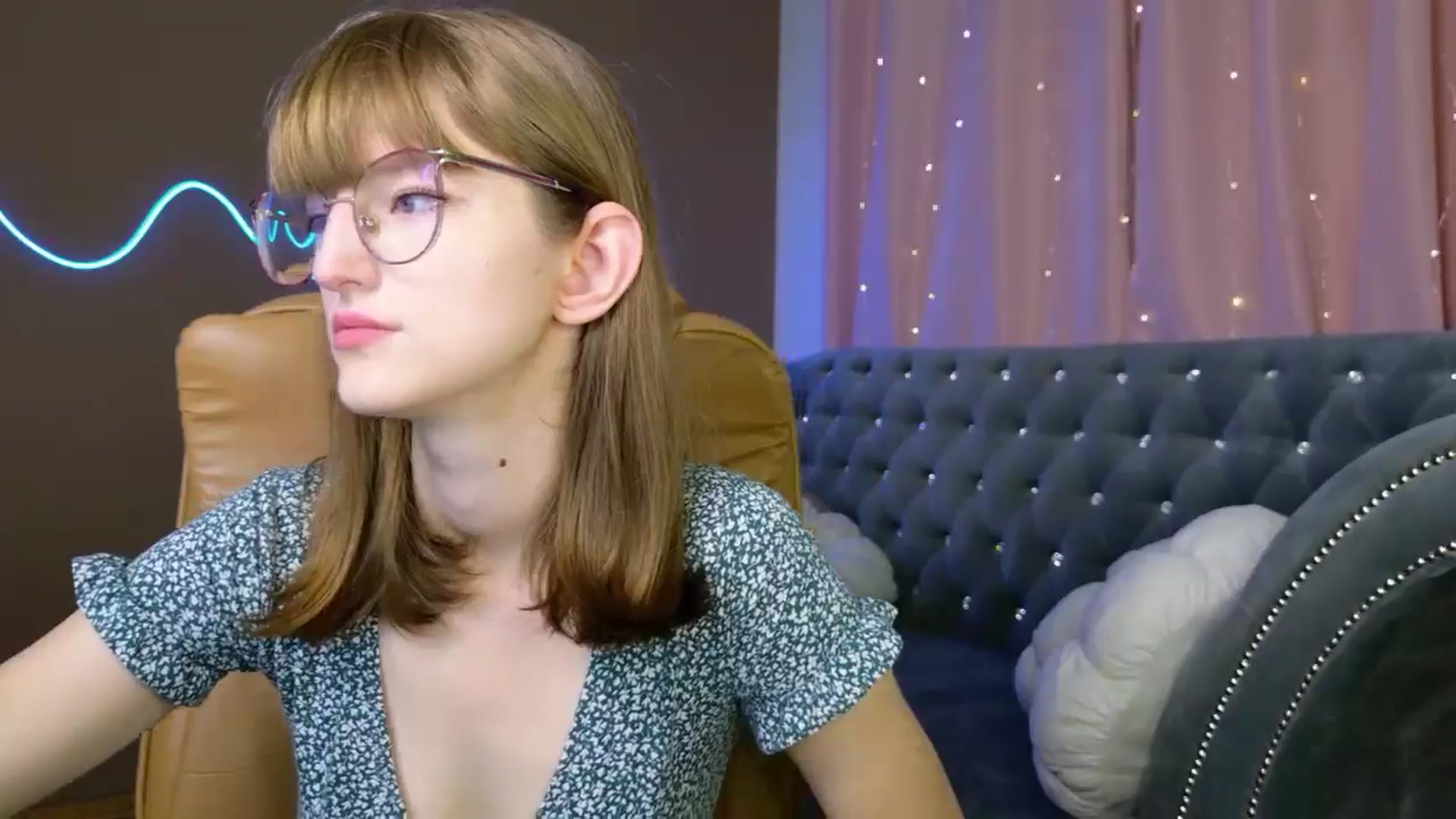 Gallery image thumbnail from EmyLure's myfreecams stream on, 10/05/2025, 16:05 image 15 of 20