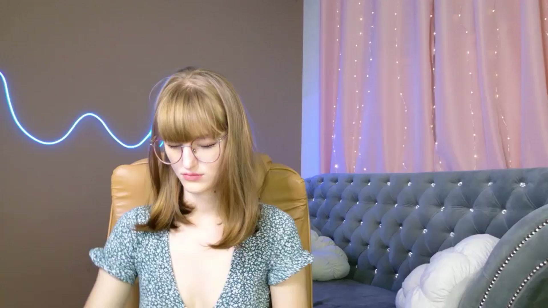 Gallery image thumbnail from EmyLure's myfreecams stream on, 10/05/2025, 16:05 image 8 of 20
