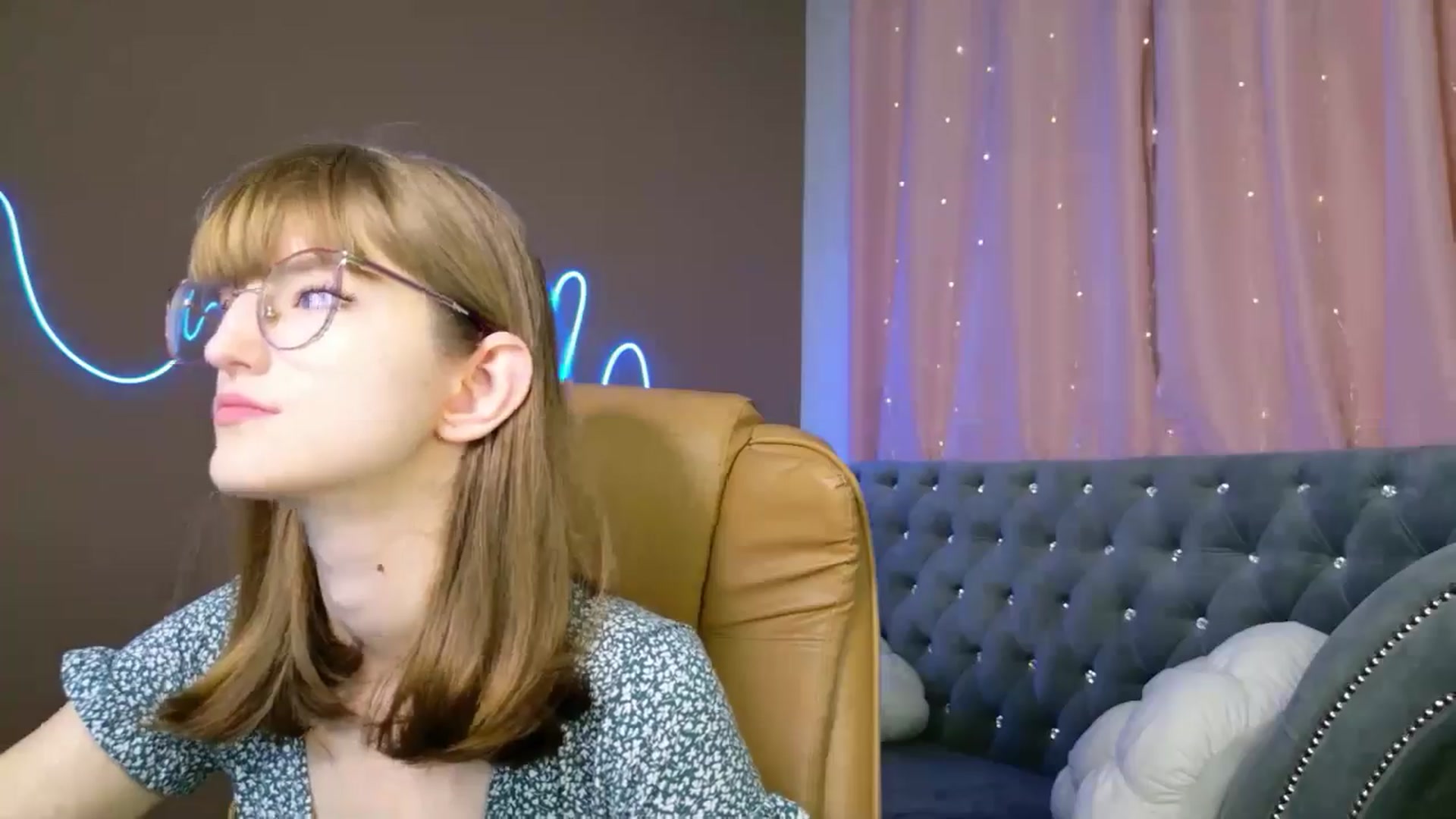 Gallery image thumbnail from EmyLure's myfreecams stream on, 10/05/2025, 16:05 image 10 of 20