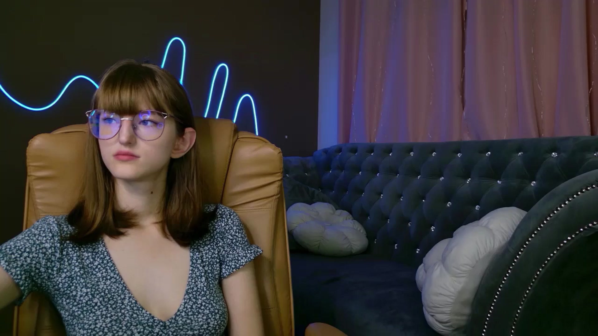 Gallery image thumbnail from EmyLure's myfreecams stream on, 10/05/2025, 16:05 image 20 of 20