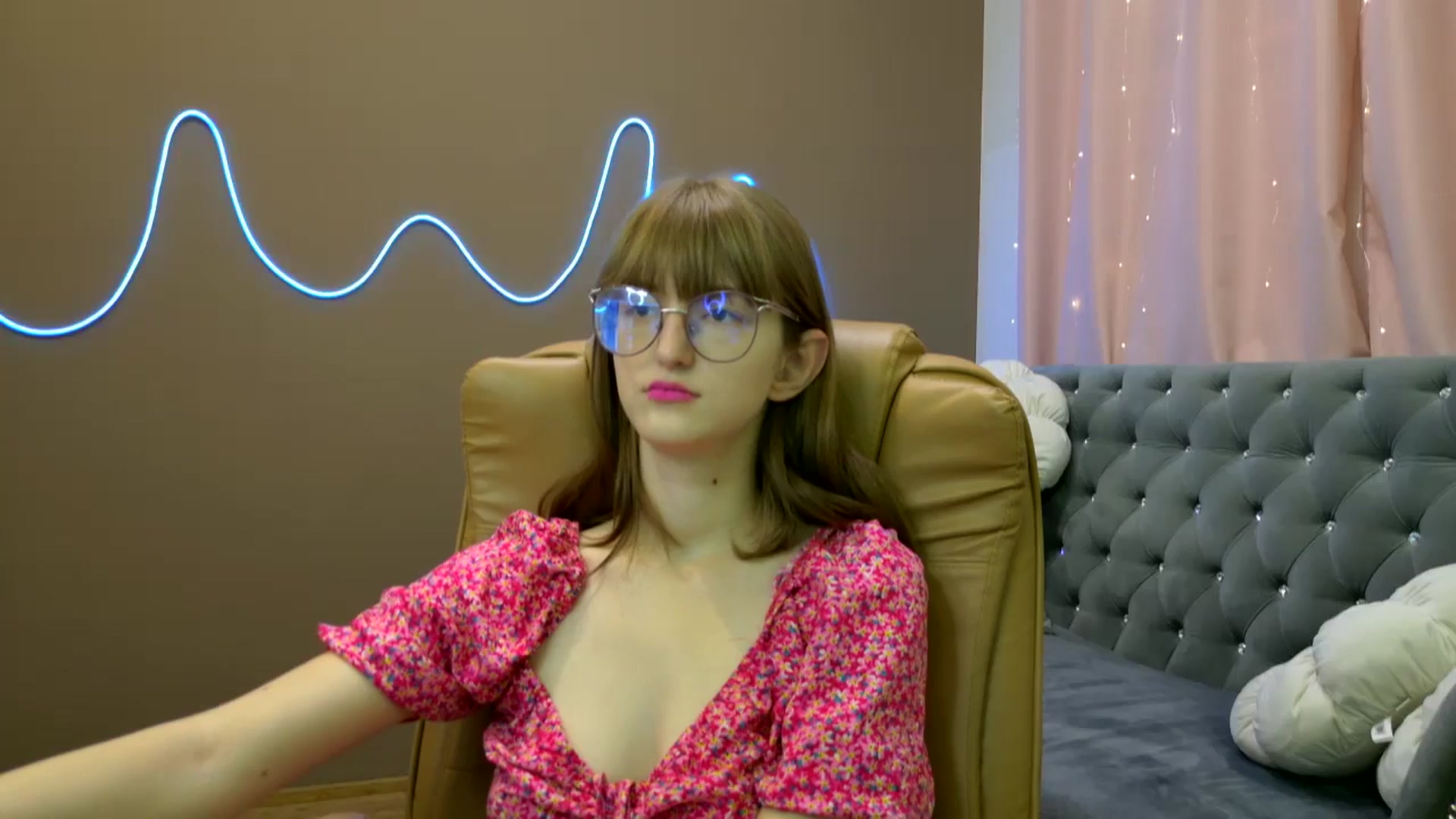 Gallery image thumbnail from EmyLure's myfreecams stream on, 10/11/2025, 14:07 image 5 of 20