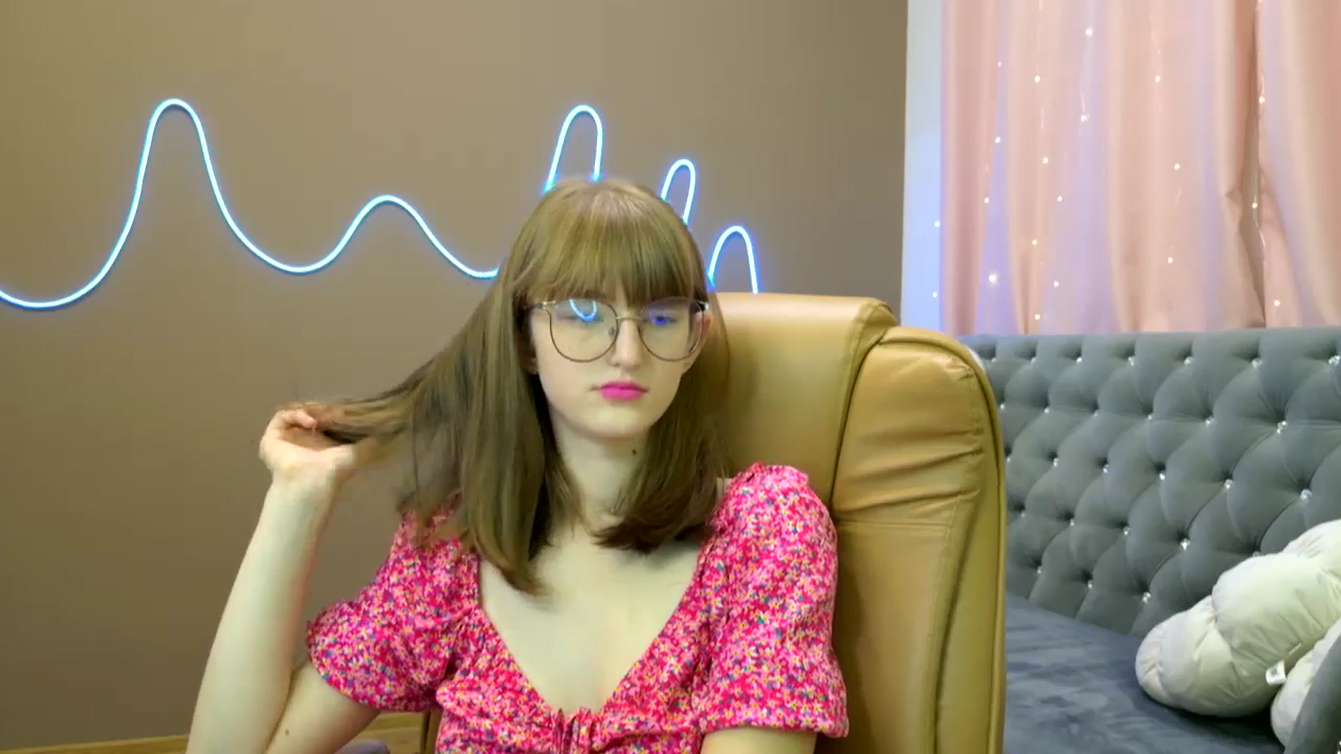 Gallery image thumbnail from EmyLure's myfreecams stream on, 10/11/2025, 14:07 image 2 of 20