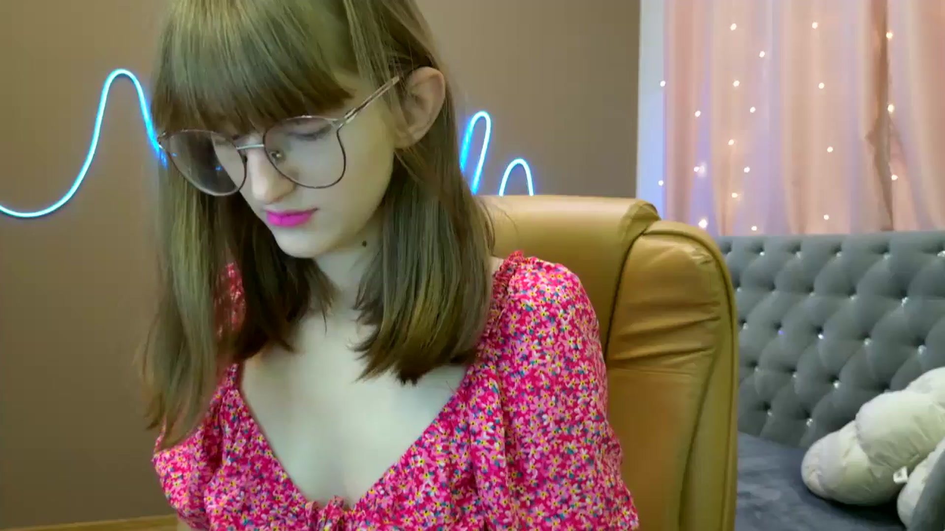 Gallery image thumbnail from EmyLure's myfreecams stream on, 10/11/2025, 14:07 image 1 of 20