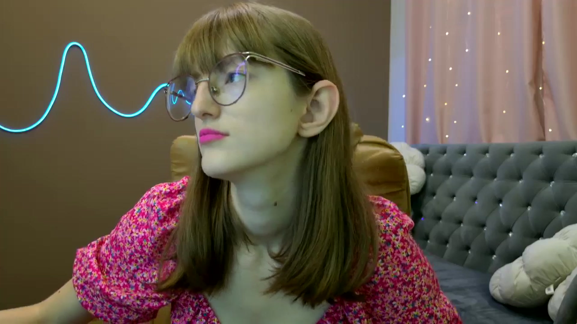 Gallery image thumbnail from EmyLure's myfreecams stream on, 10/11/2025, 14:07 image 4 of 20