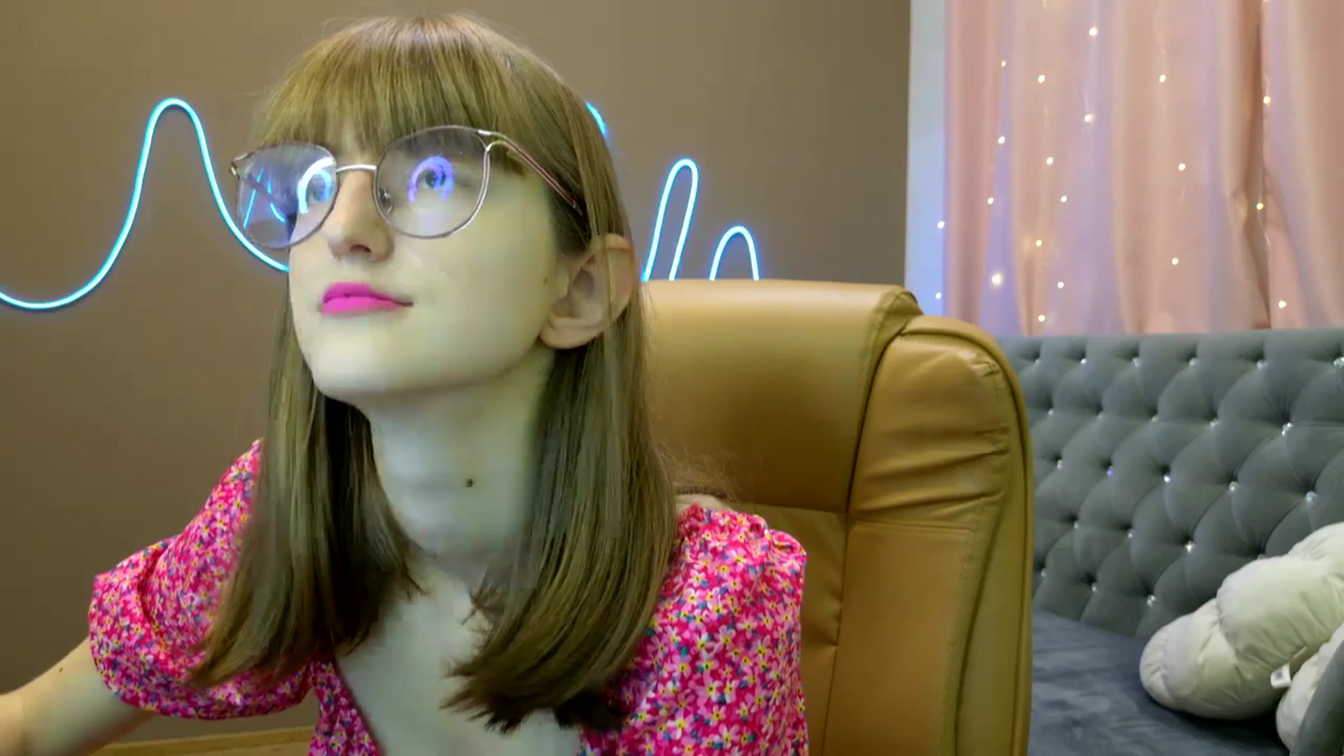 Gallery image thumbnail from EmyLure's myfreecams stream on, 10/11/2025, 14:07 image 3 of 20