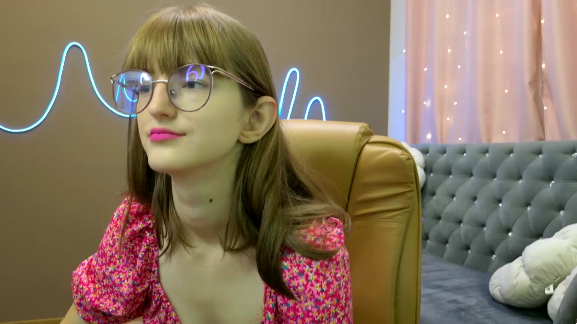 Gallery image thumbnail from EmyLure's myfreecams stream on, 10/11/2025, 14:07 image 8 of 20