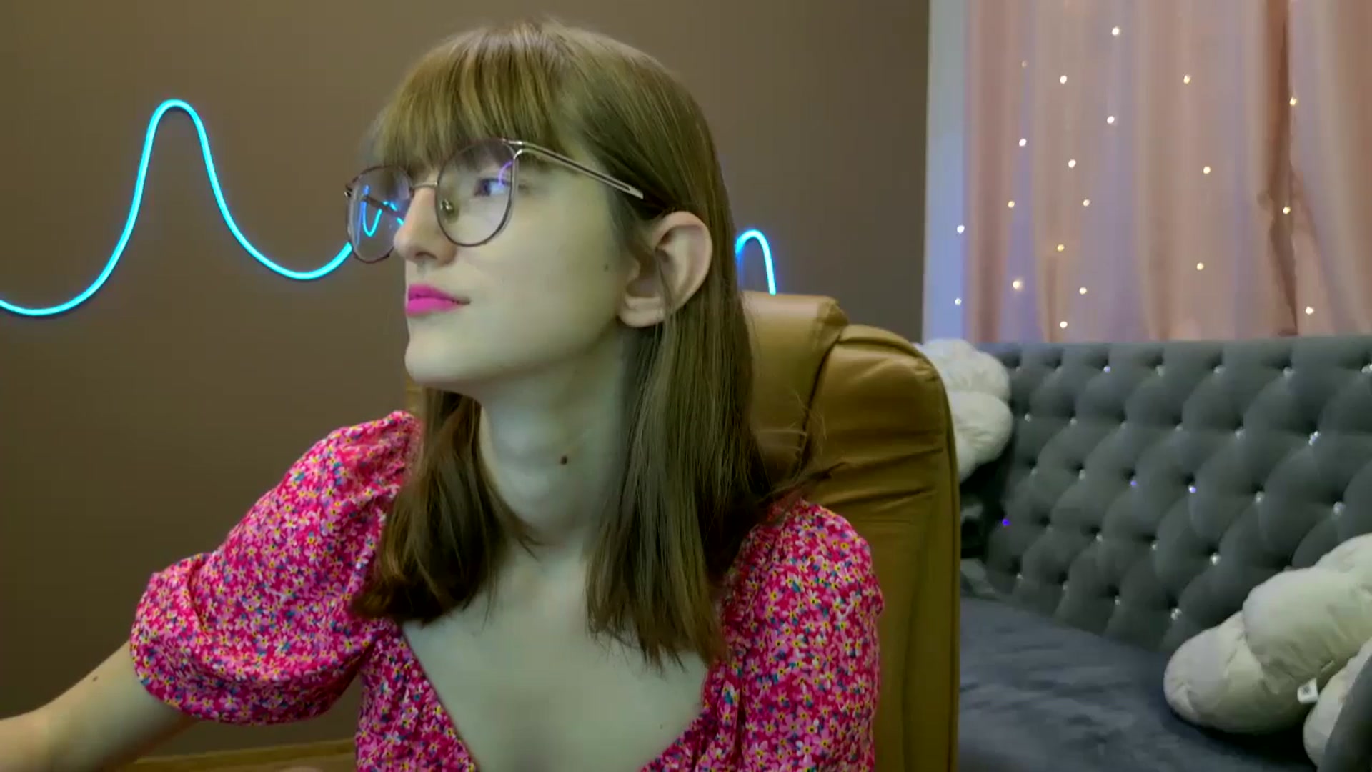 Gallery image thumbnail from EmyLure's myfreecams stream on, 10/11/2025, 14:07 image 20 of 20