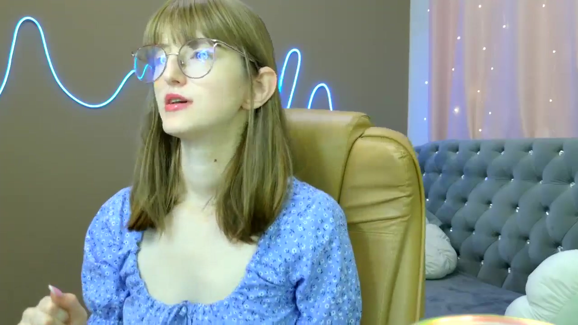 Gallery image thumbnail from EmyLure's myfreecams stream on, 10/12/2025, 16:33 image 2 of 20