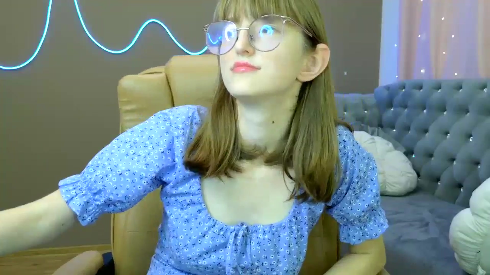 Gallery image thumbnail from EmyLure's myfreecams stream on, 10/12/2025, 16:33 image 18 of 20