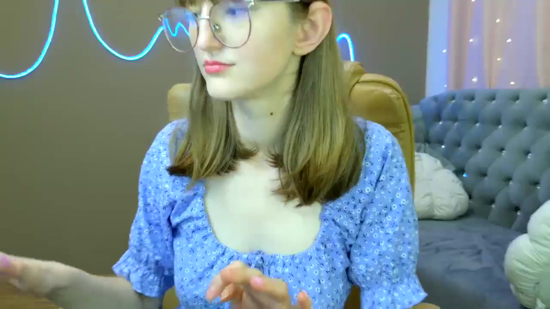Gallery image thumbnail from EmyLure's myfreecams stream on, 10/12/2025, 16:33 image 19 of 20