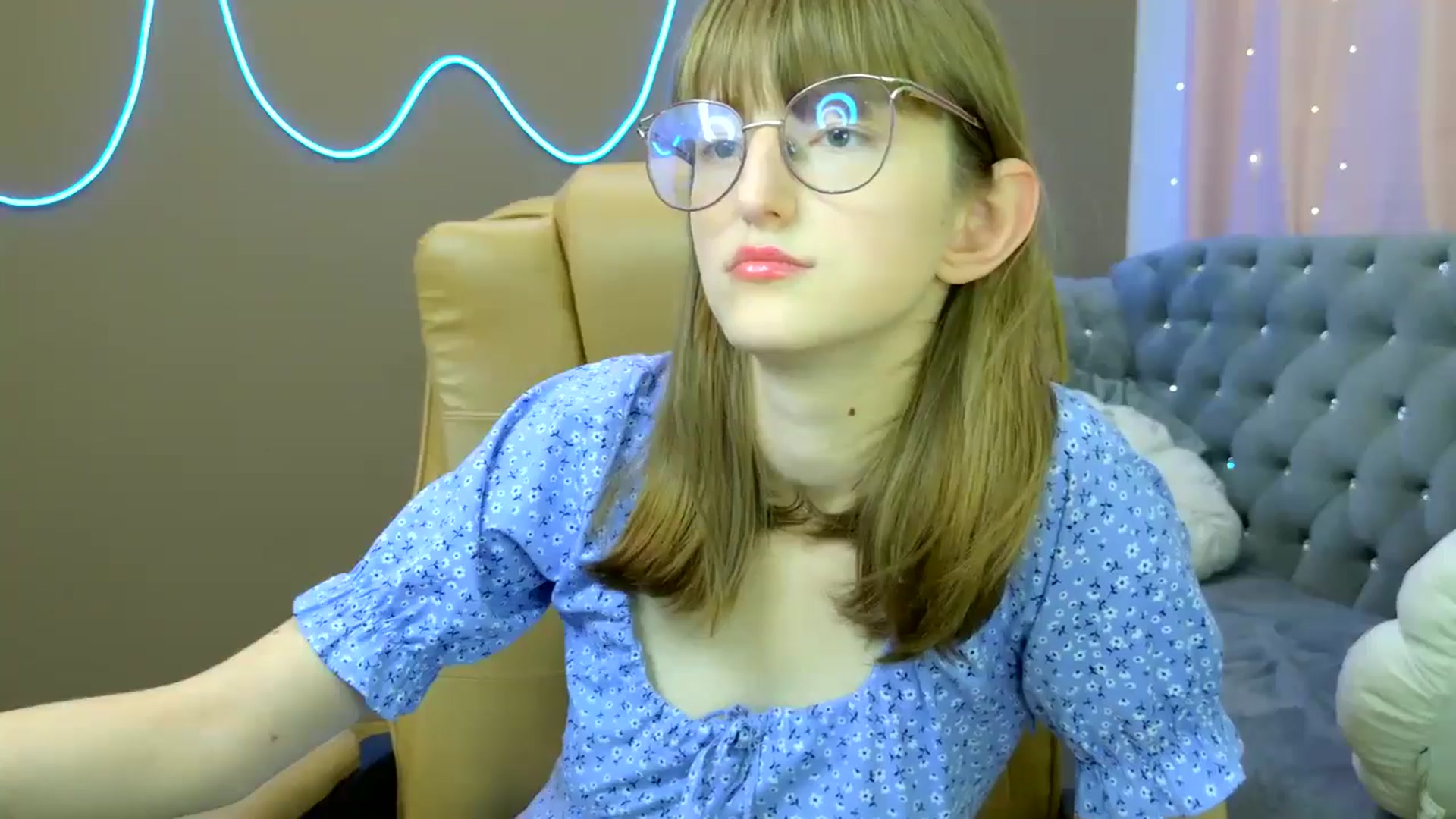 Gallery image thumbnail from EmyLure's myfreecams stream on, 10/12/2025, 16:33 image 20 of 20