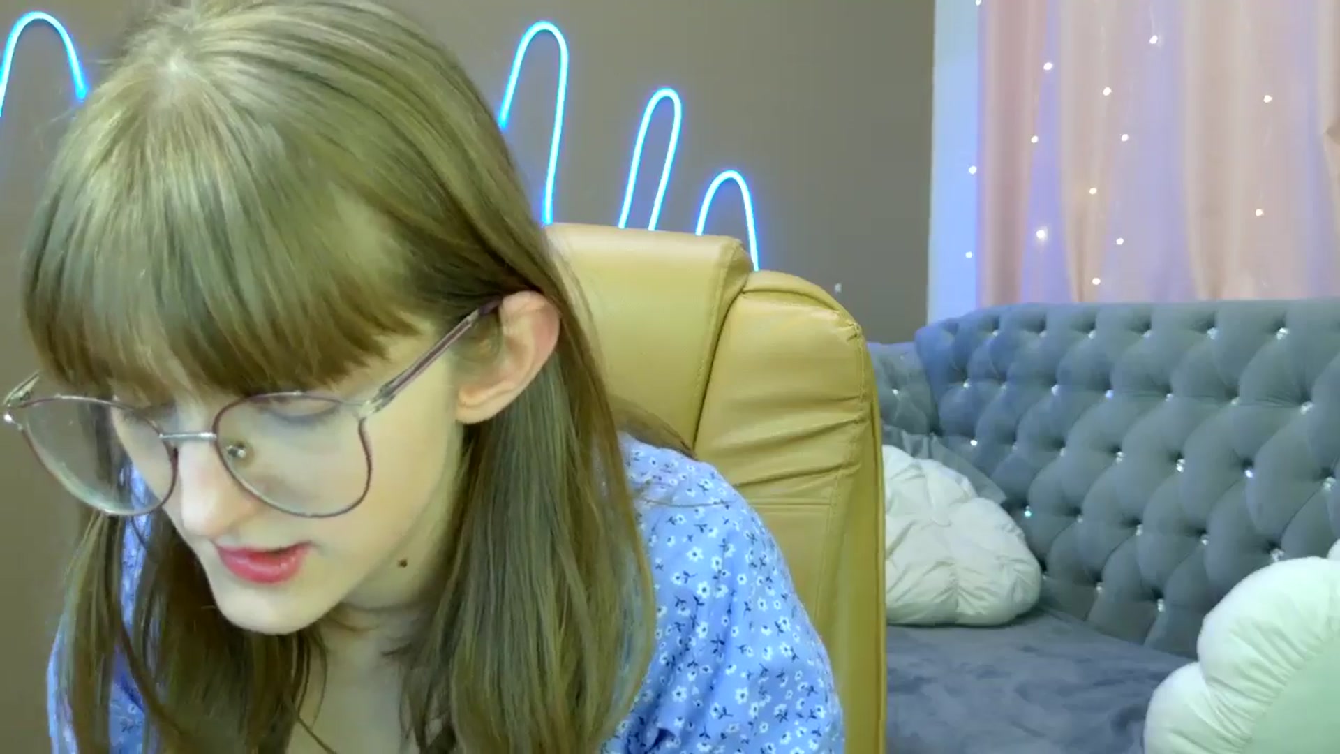Gallery image thumbnail from EmyLure's myfreecams stream on, 10/12/2025, 16:33 image 10 of 20