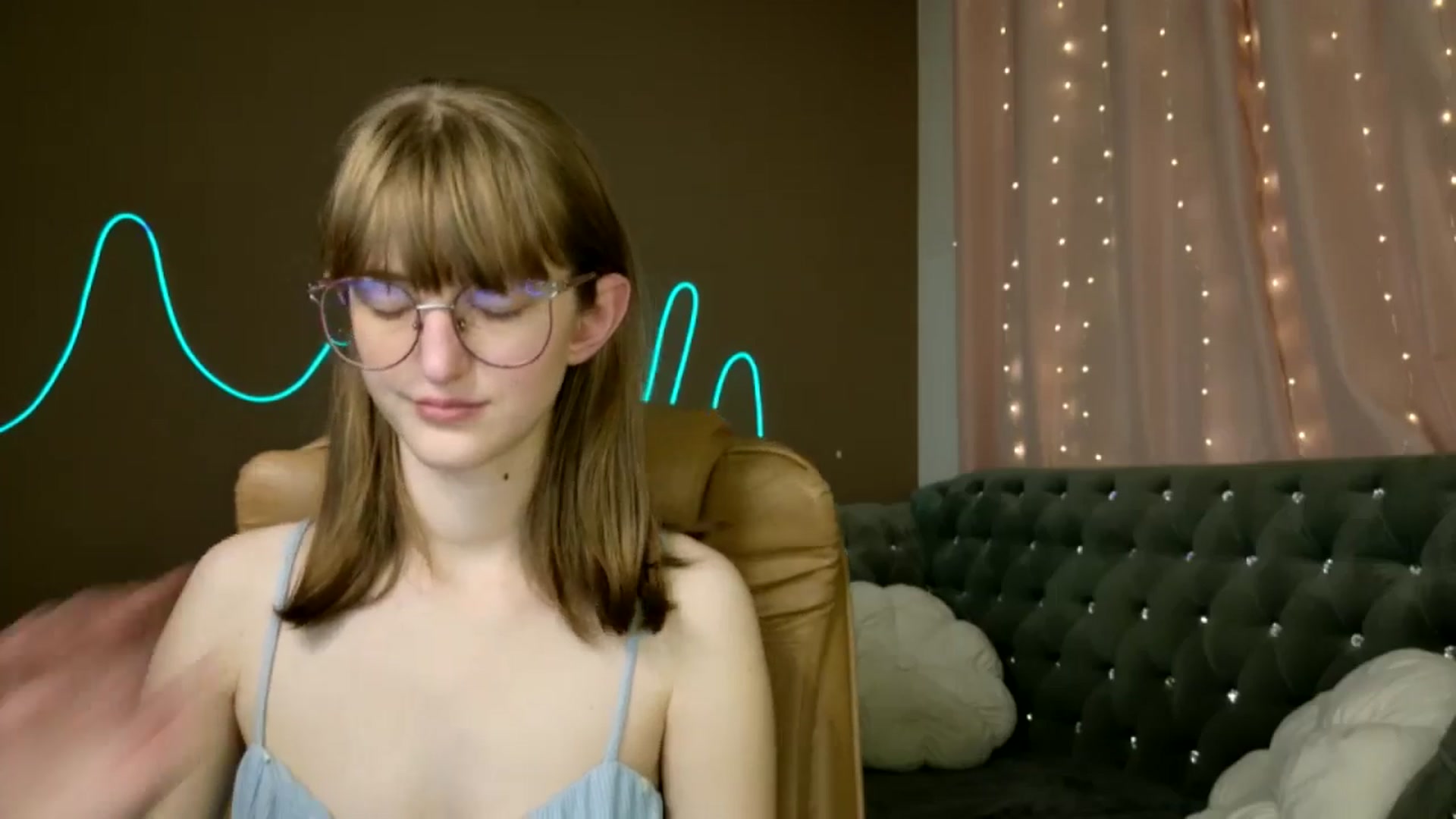 Gallery image thumbnail from EmyLure's myfreecams stream on, 10/14/2025, 16:34 image 15 of 20