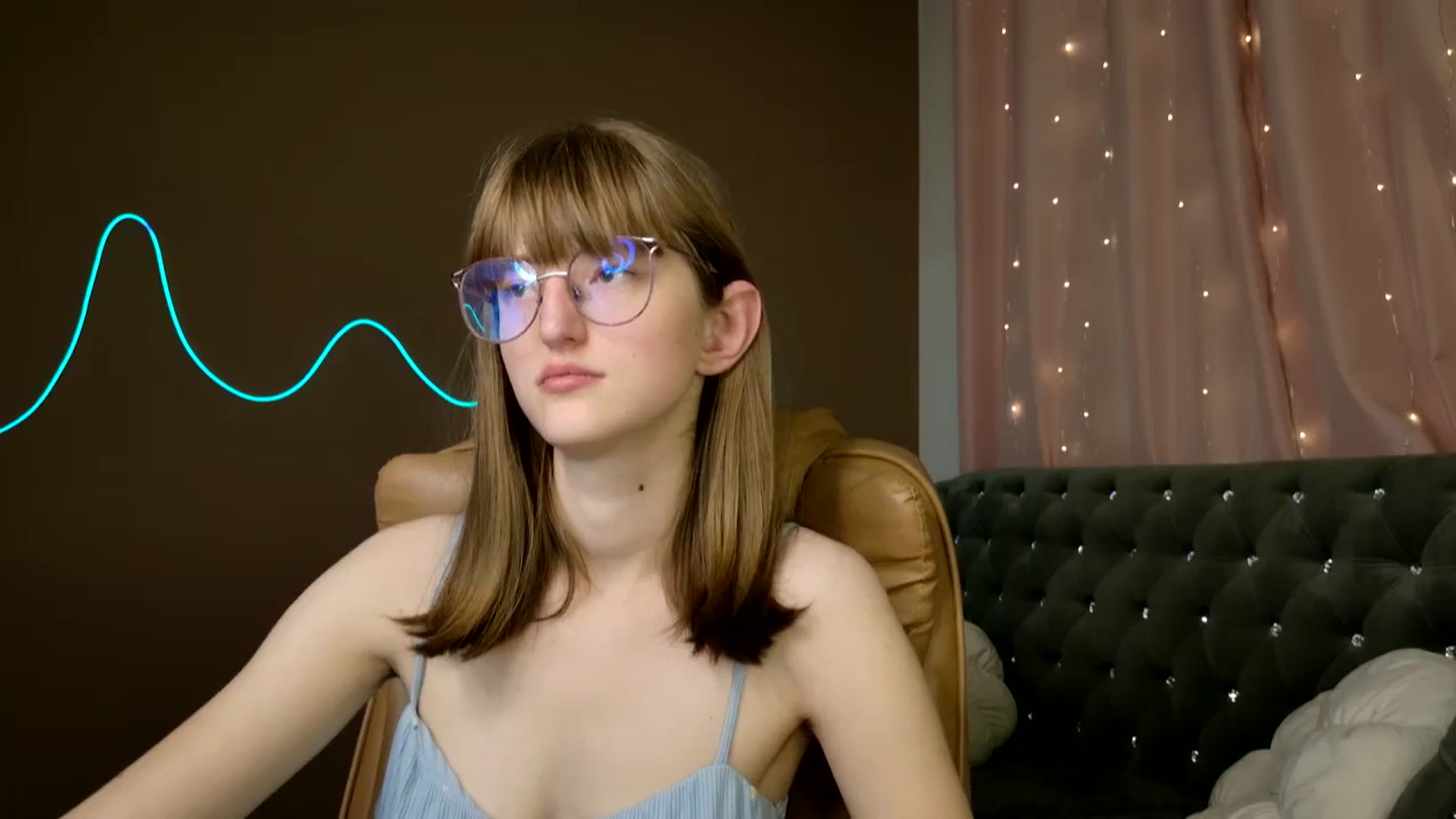 Gallery image thumbnail from EmyLure's myfreecams stream on, 10/14/2025, 16:34 image 6 of 20