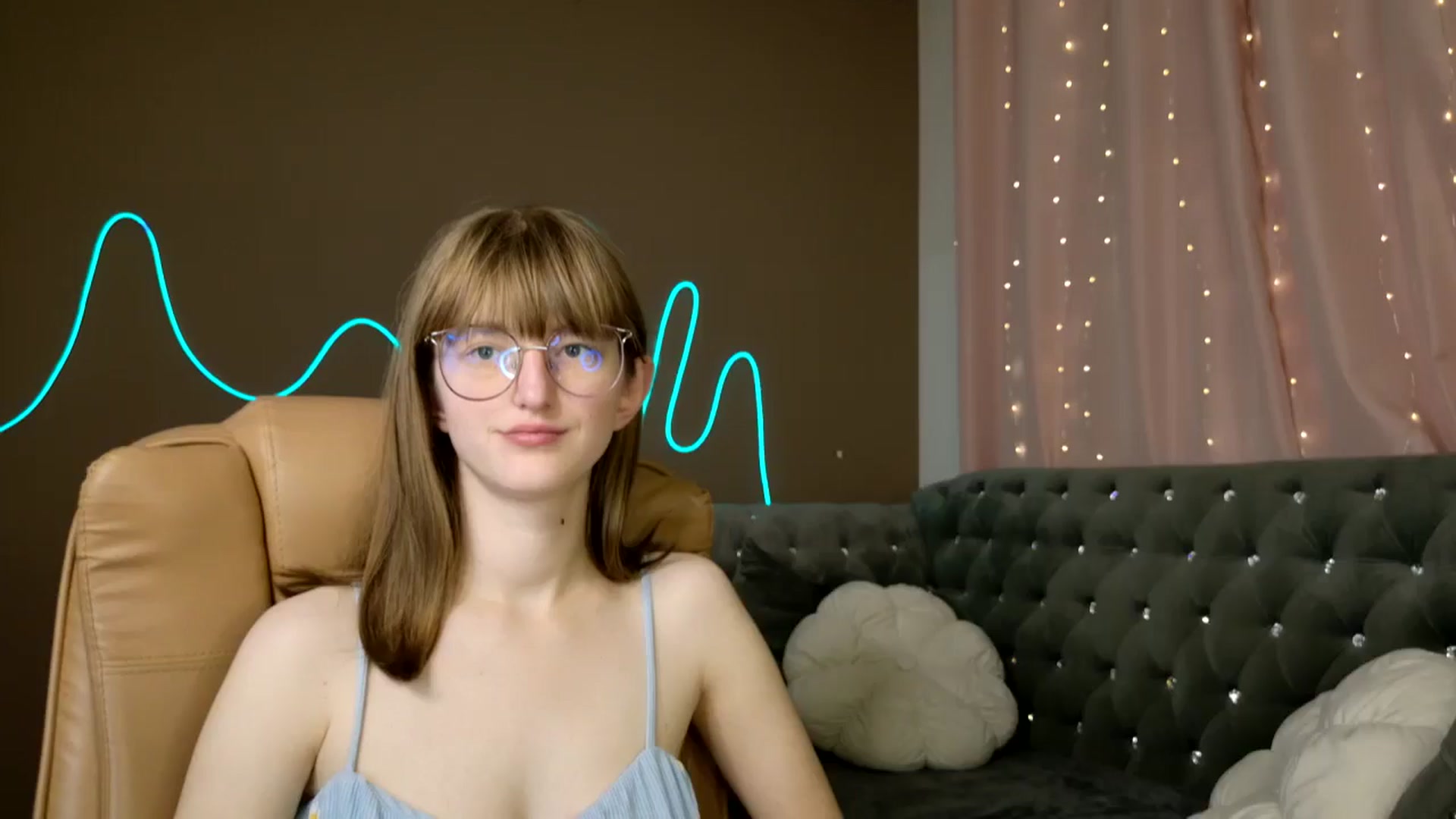 Gallery image thumbnail from EmyLure's myfreecams stream on, 10/14/2025, 16:34 image 1 of 20