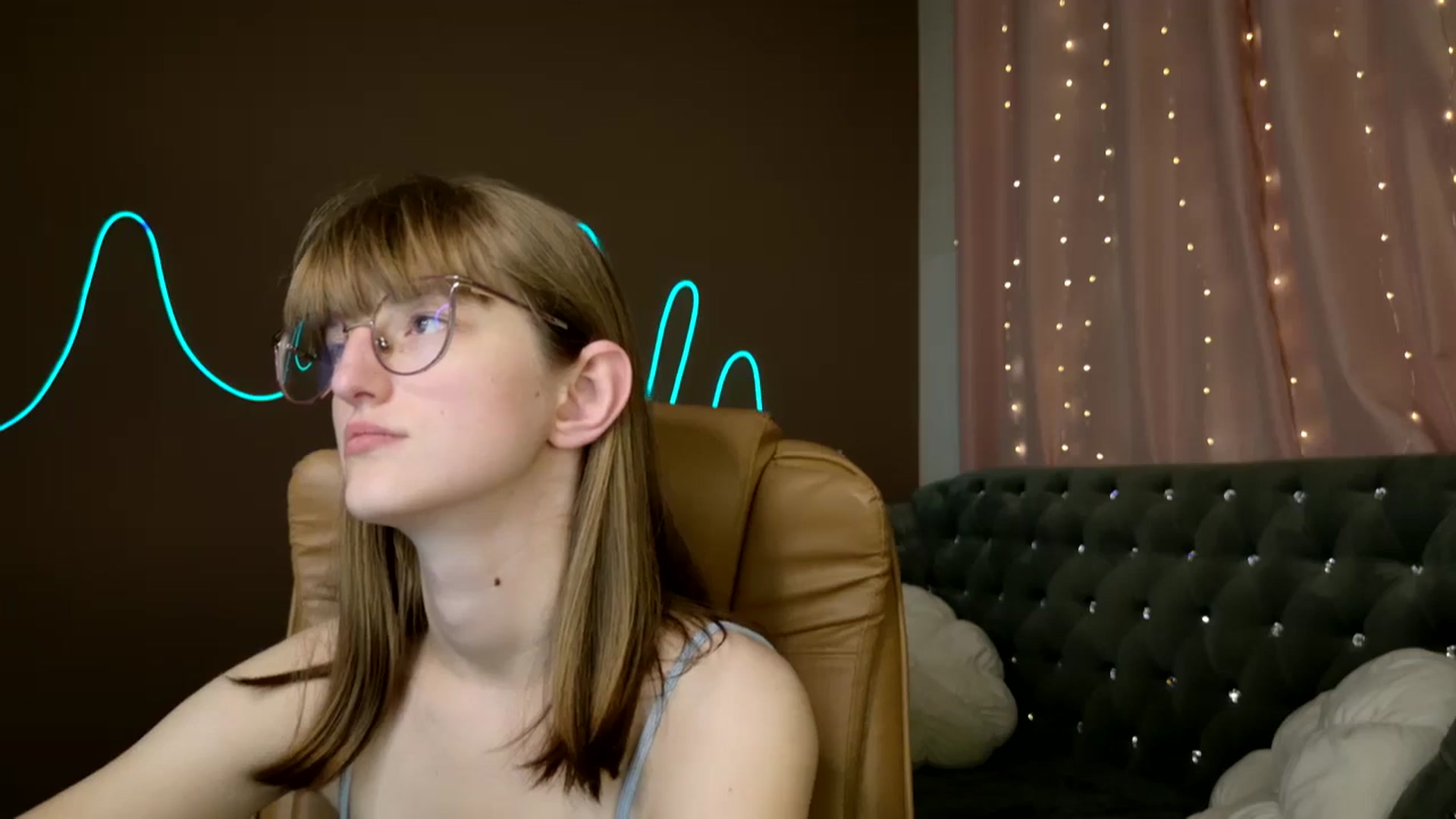 Gallery image thumbnail from EmyLure's myfreecams stream on, 10/14/2025, 16:34 image 2 of 20