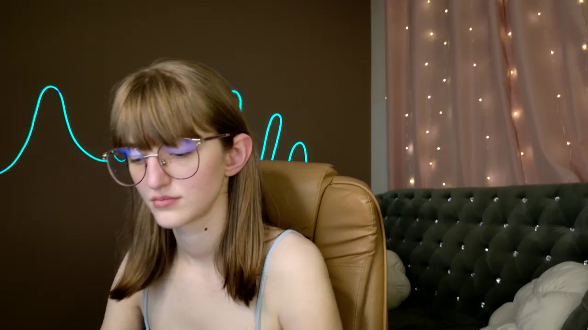 Gallery image thumbnail from EmyLure's myfreecams stream on, 10/14/2025, 16:34 image 20 of 20