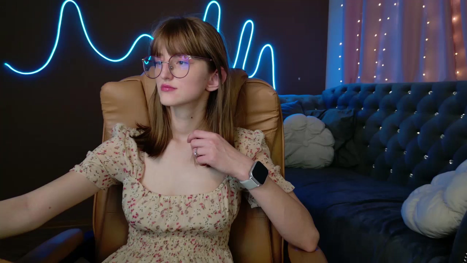 Gallery image thumbnail from EmyLure's myfreecams stream on, 10/18/2025, 17:02 image 14 of 20