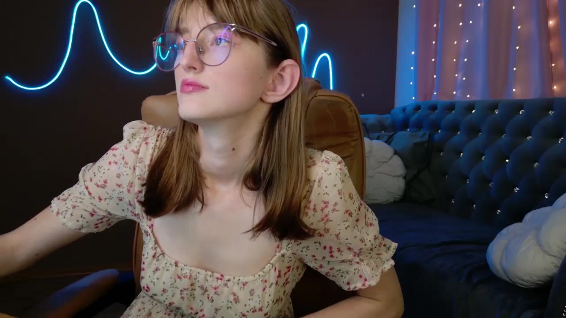 Gallery image thumbnail from EmyLure's myfreecams stream on, 10/18/2025, 17:02 image 18 of 20