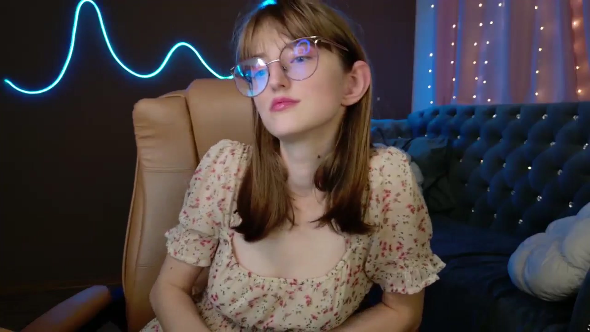 Gallery image thumbnail from EmyLure's myfreecams stream on, 10/18/2025, 17:02 image 19 of 20