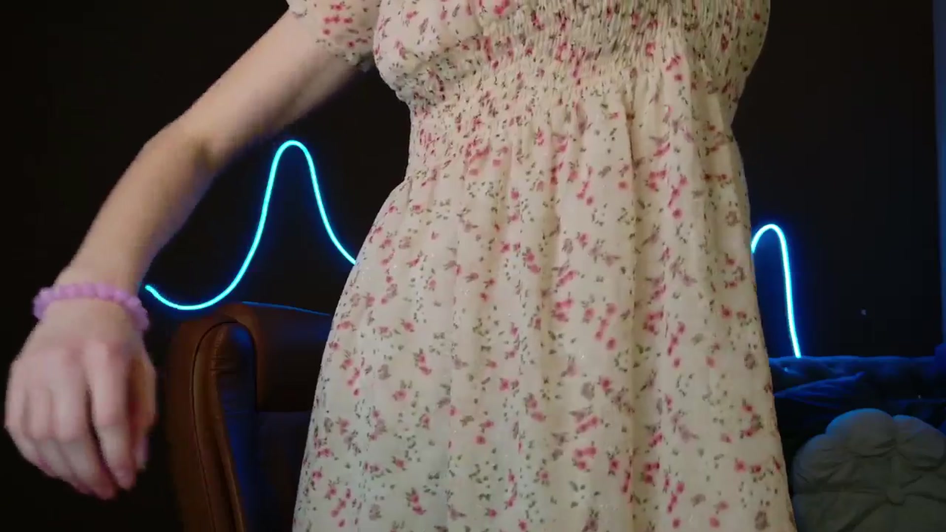 Gallery image thumbnail from EmyLure's myfreecams stream on, 10/18/2025, 17:02 image 9 of 20