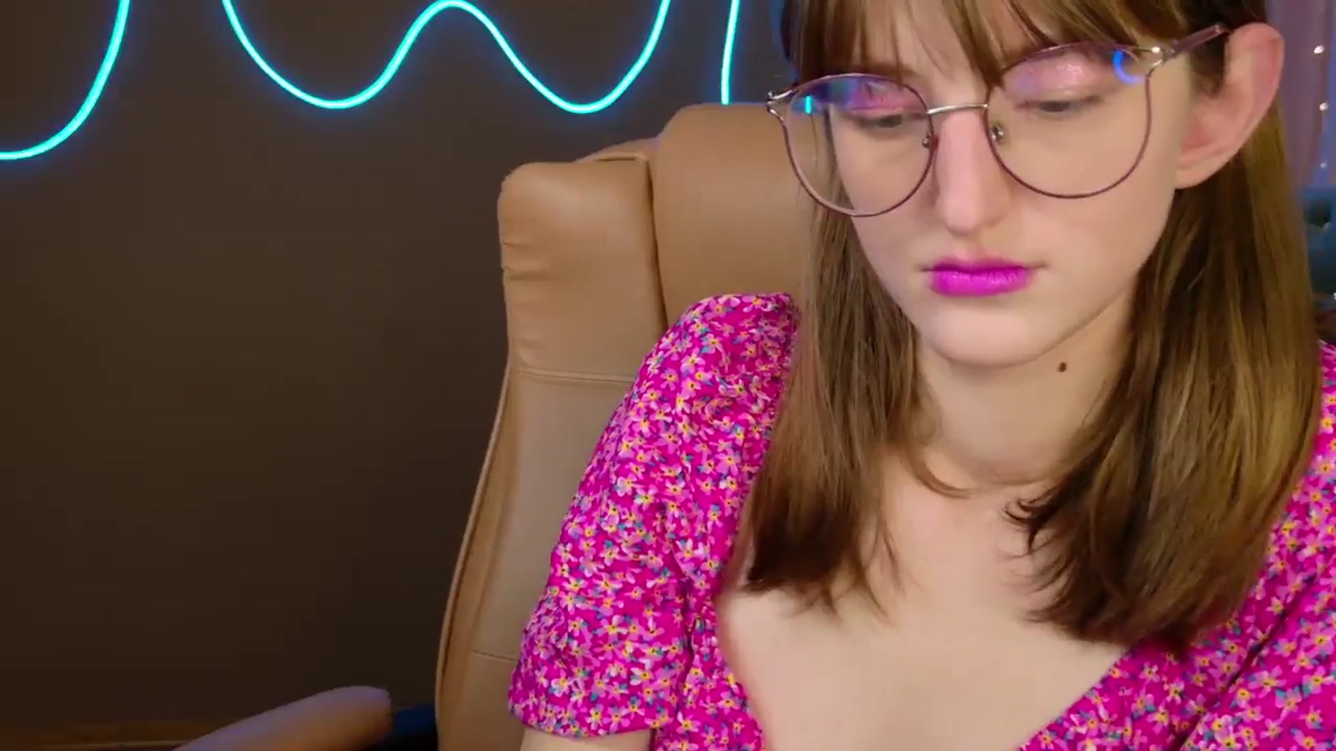 Gallery image thumbnail from EmyLure's myfreecams stream on, 10/19/2025, 16:25 image 6 of 20