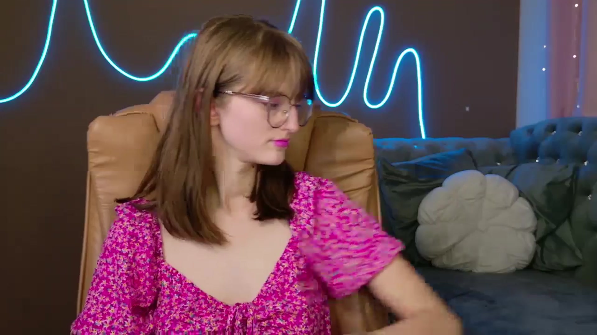 Gallery image thumbnail from EmyLure's myfreecams stream on, 10/19/2025, 17:46 image 2 of 20