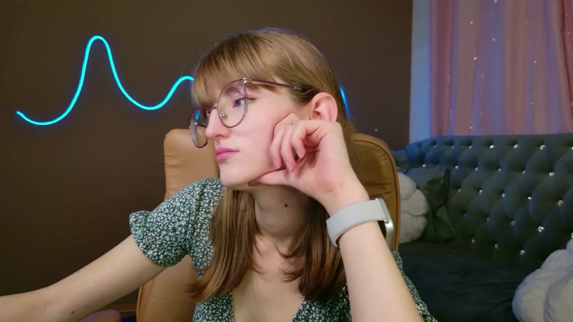 Gallery image thumbnail from EmyLure's myfreecams stream on, 10/21/2025, 17:03 image 19 of 20