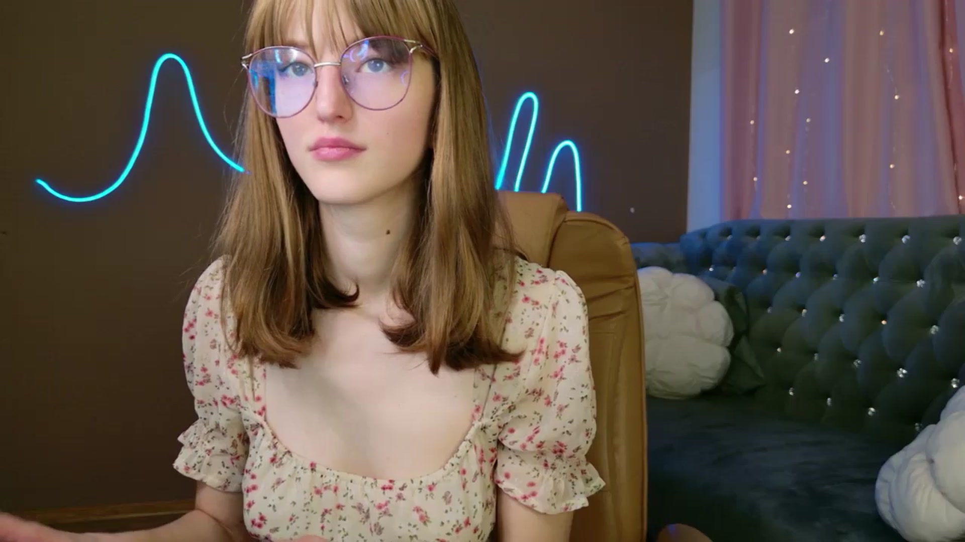 Gallery image thumbnail from EmyLure's myfreecams stream on, 10/25/2025, 16:33 image 14 of 20