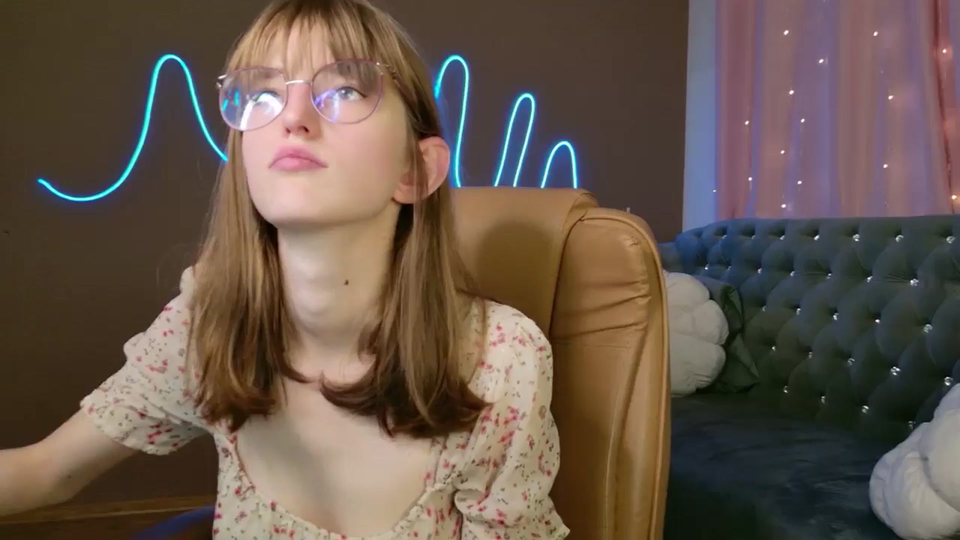 Gallery image thumbnail from EmyLure's myfreecams stream on, 10/25/2025, 16:33 image 9 of 20