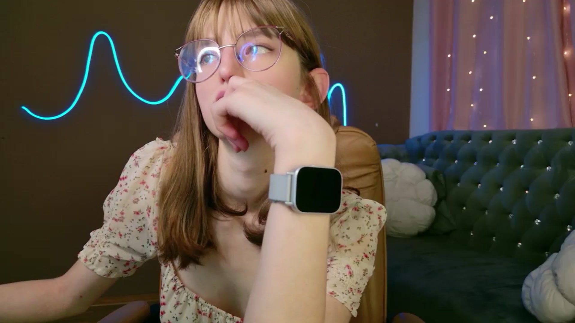 Gallery image thumbnail from EmyLure's myfreecams stream on, 10/25/2025, 16:33 image 15 of 20