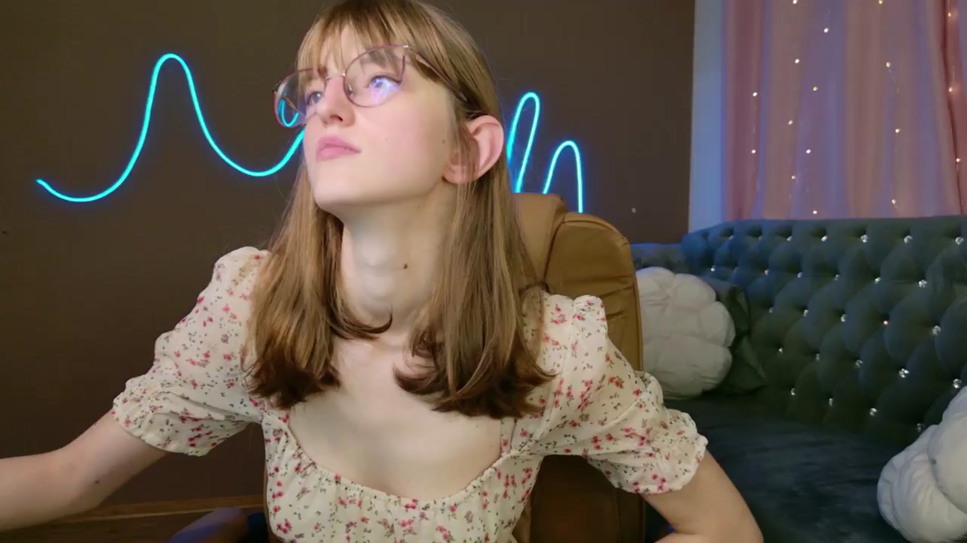 Gallery image thumbnail from EmyLure's myfreecams stream on, 10/25/2025, 16:33 image 12 of 20