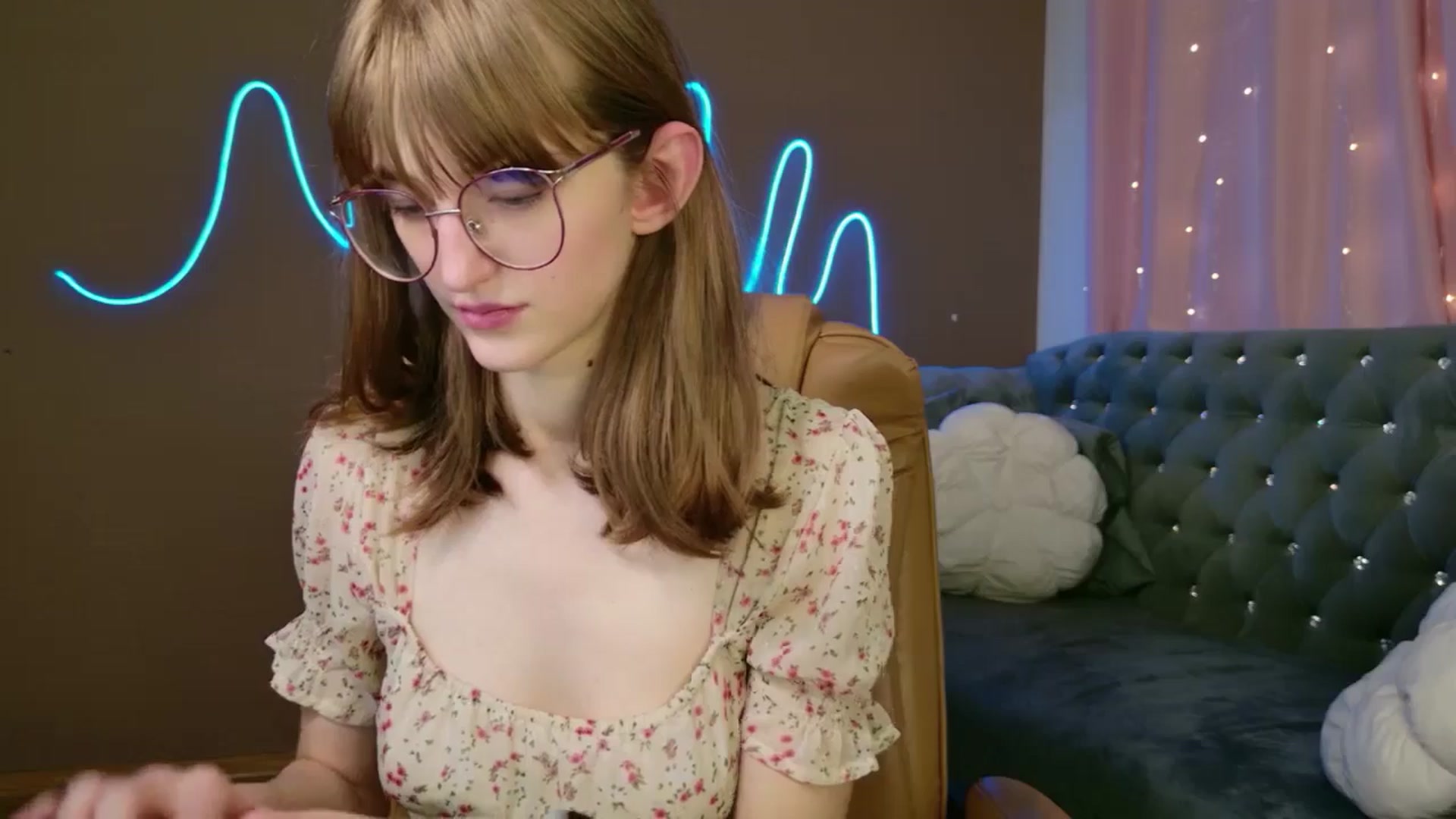 Gallery image thumbnail from EmyLure's myfreecams stream on, 10/25/2025, 16:33 image 20 of 20