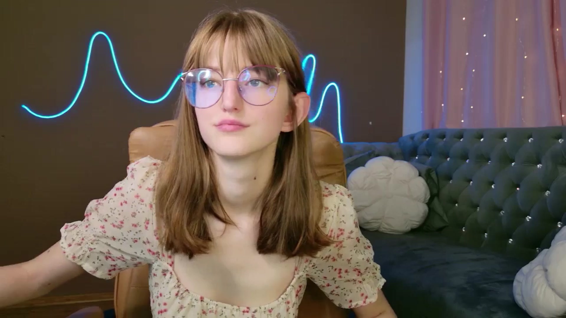 Gallery image thumbnail from EmyLure's myfreecams stream on, 10/25/2025, 16:33 image 3 of 20