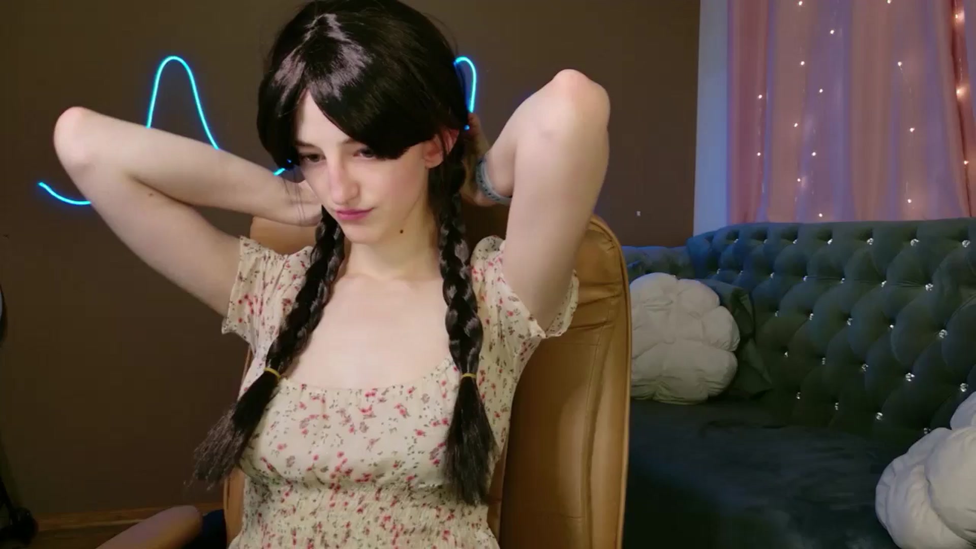 Gallery image thumbnail from EmyLure's myfreecams stream on, 10/25/2025, 18:17 image 1 of 20