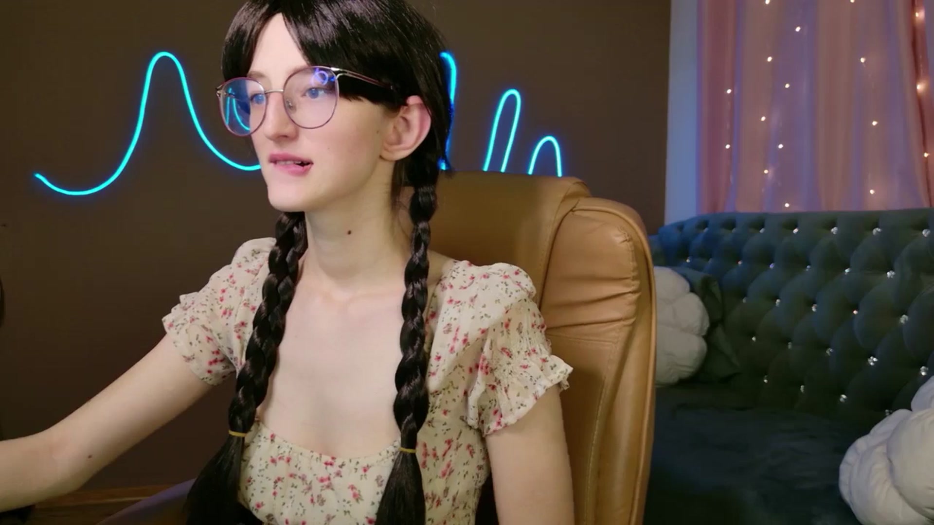 Gallery image thumbnail from EmyLure's myfreecams stream on, 10/25/2025, 18:17 image 2 of 20